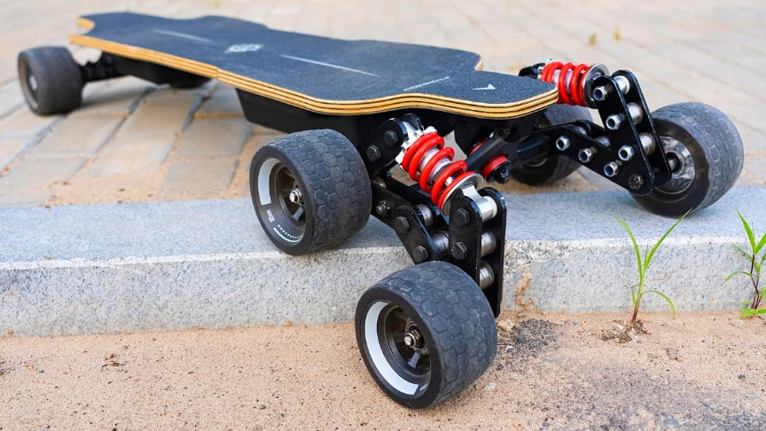 Vlastní systém tlumení nárazů pro elektrický skateboard